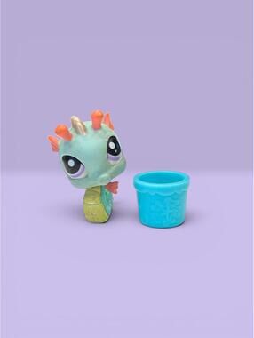 Littlest Pet Shop LPS Seahorse #348 with bucket accessory